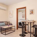Comfort - 3 Min Walk To & Town - Iii Apartament *