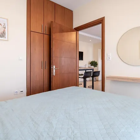 Apartament Town, 3 Min To - Kyma 3 *