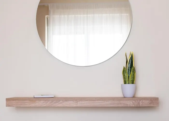 Comfort - 3 Min Walk To & Town - Iii *